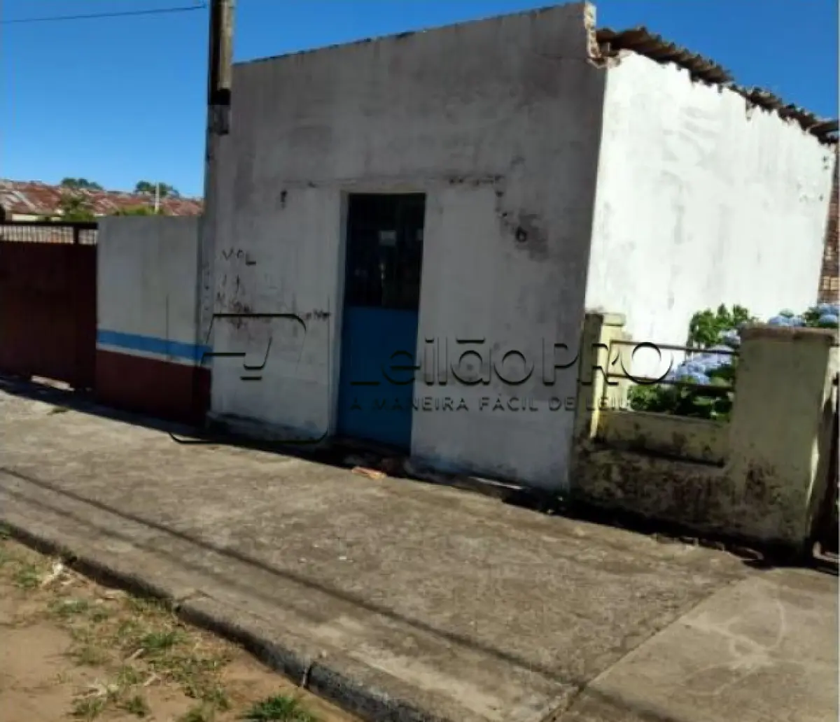 LOTE 001 - CASA E ESCRITORIOS