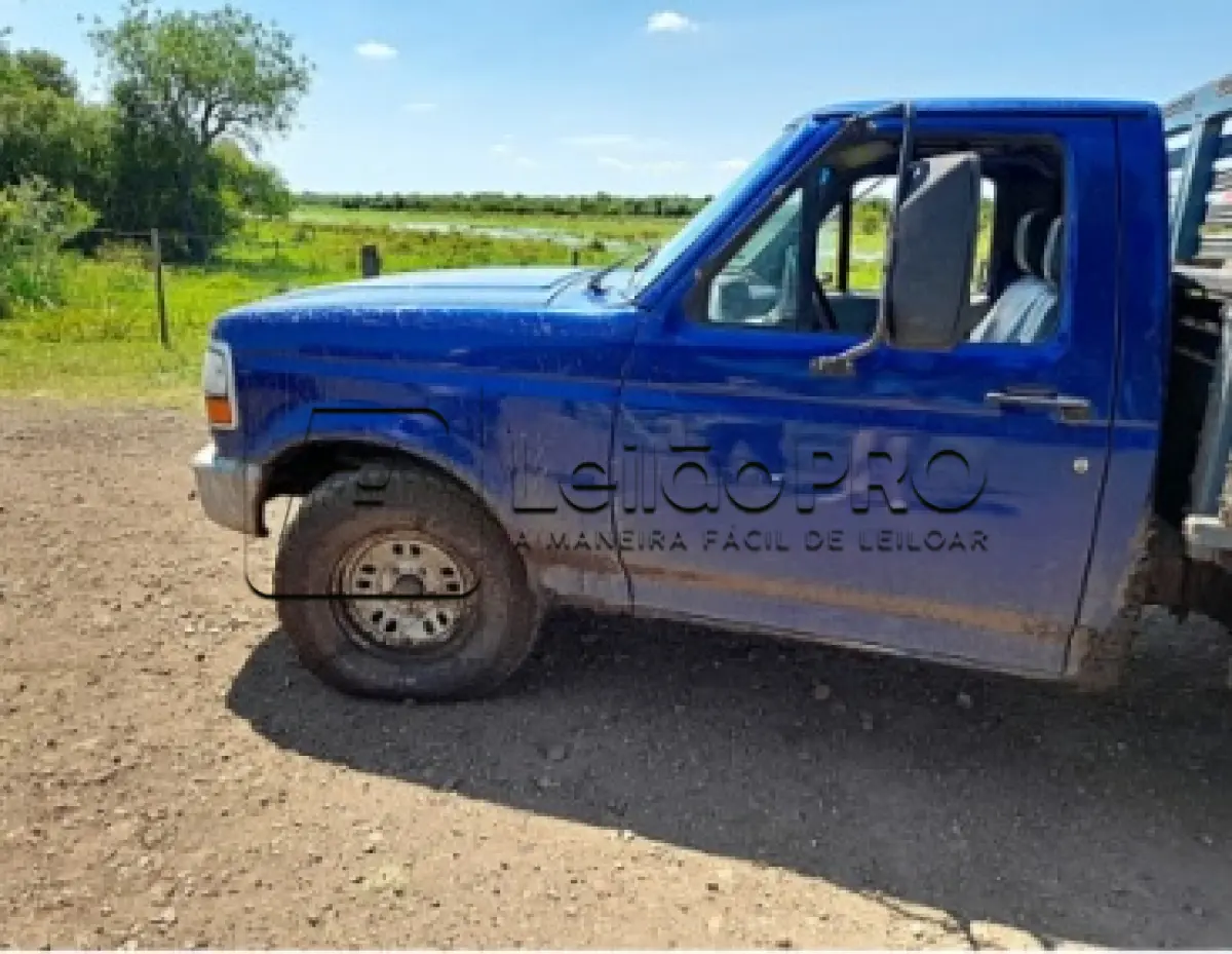 LOTE 001 - CAMIONETA F1000 HSD XL