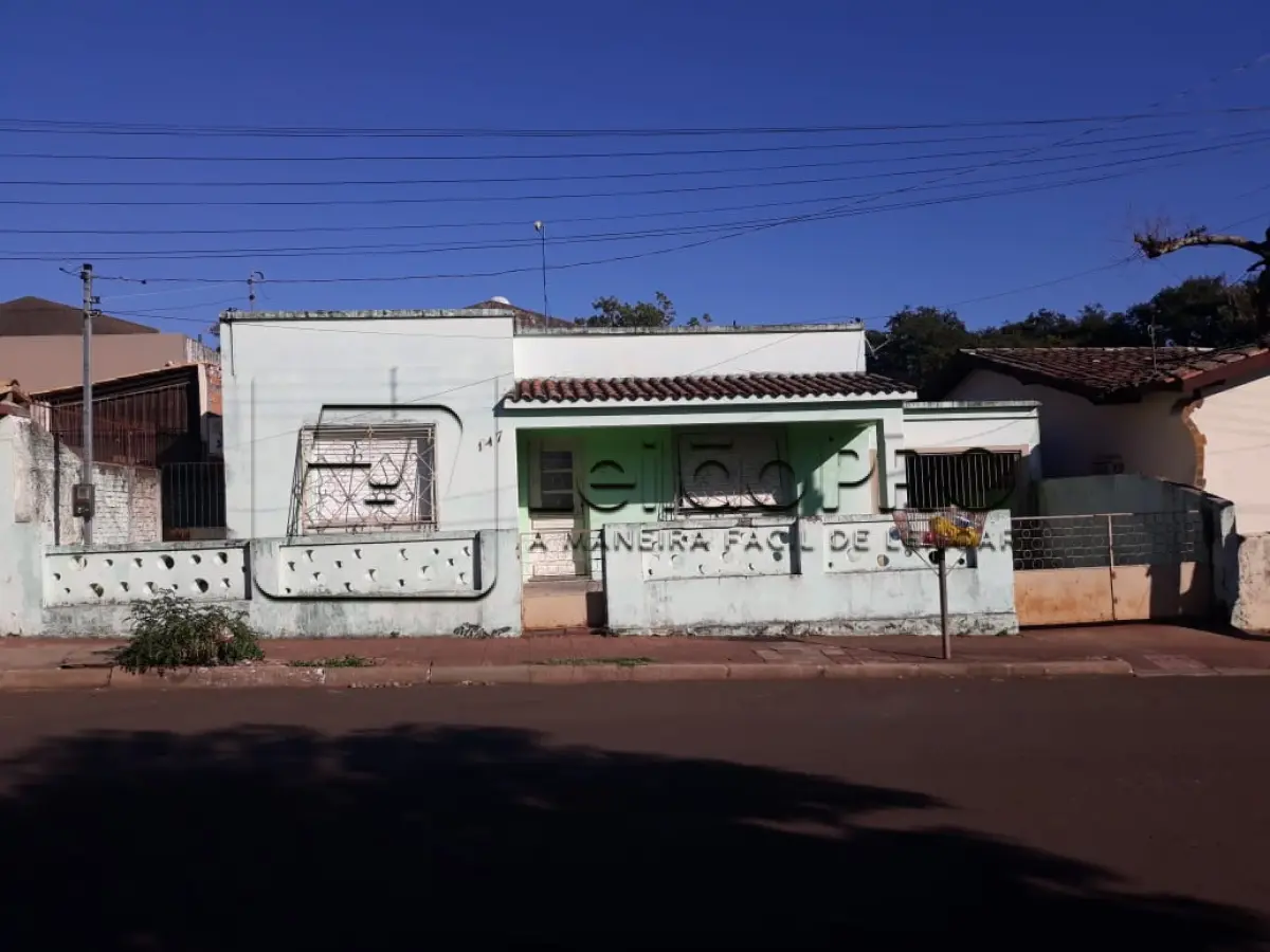 LOTE 001 - Prédio de Alvenaria localizado na Rua Bento Gonçalves nº 147