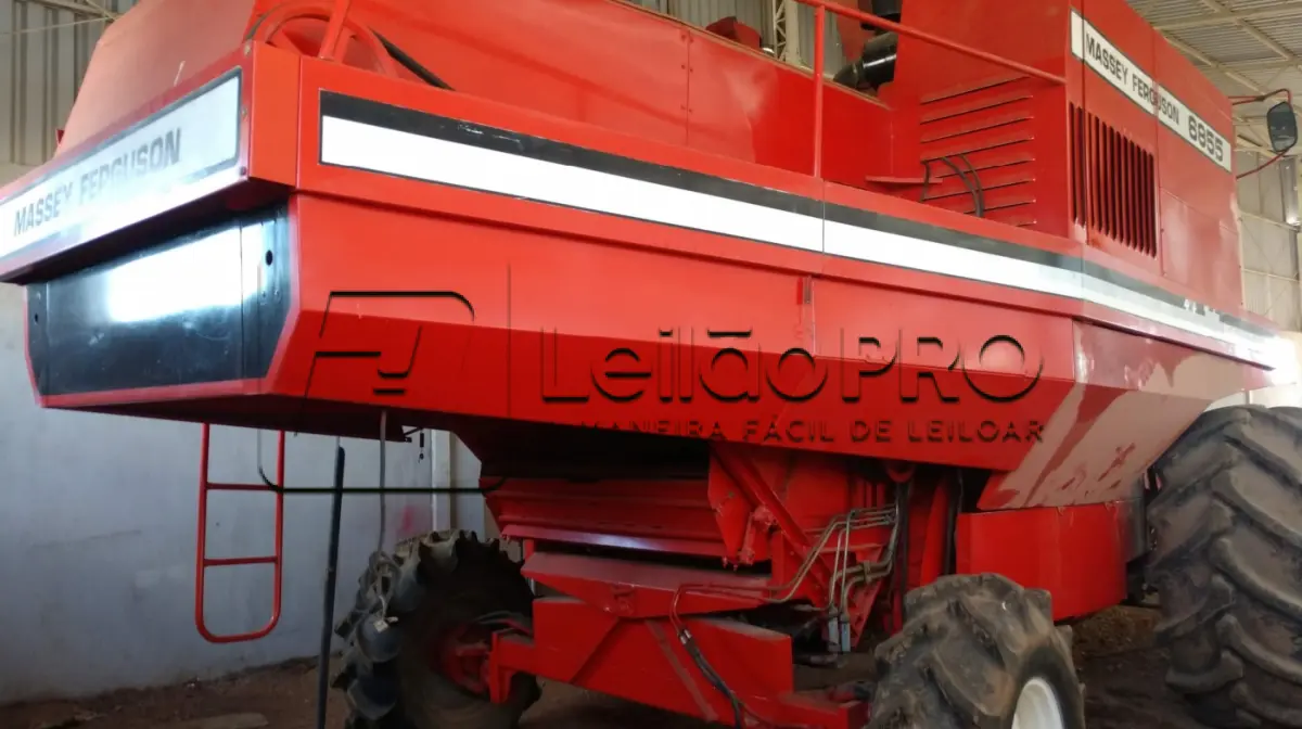 LOTE 001 - UMA COLHEITADEIRA MASSEY FERGUSON 6855 TURBO