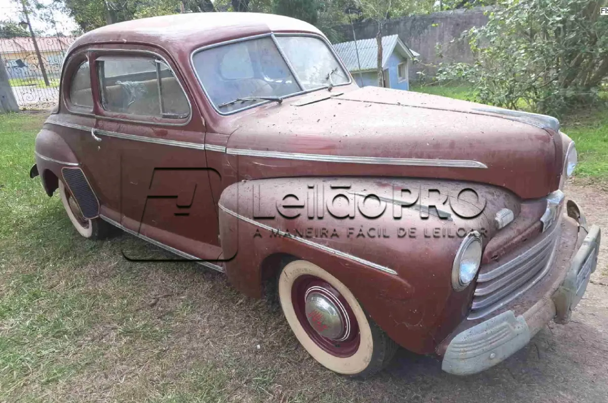 LOTE 001 - Automóvel IMP/FORD Coupê