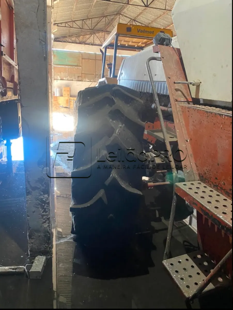 LOTE 001 - Trator marca Case 4490