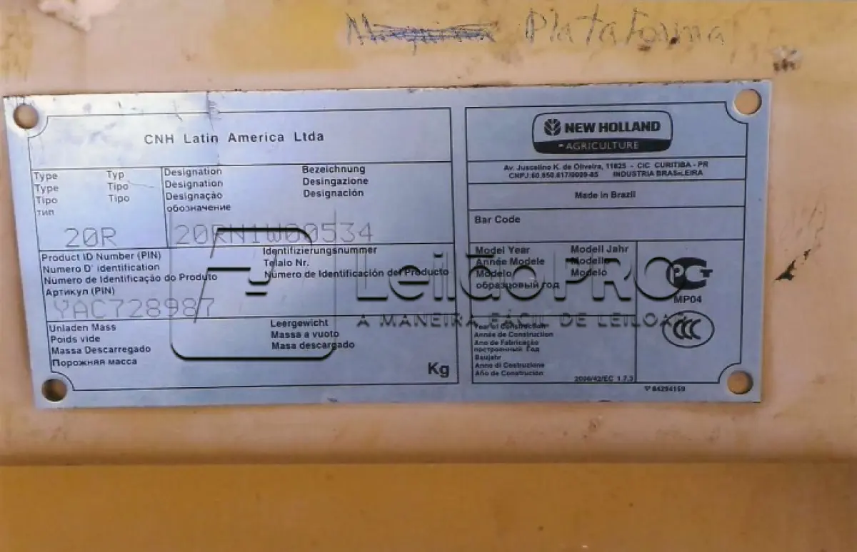 LOTE 001 - COLHEITADEIRA
