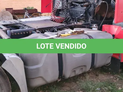 LOTE 001 - UM CAMINHÃO/TRATOR MARCA/MODELO M. BENZ/AXOR 2544 S