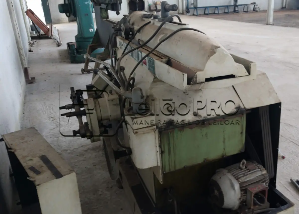 LOTE 004 - UMA PLAINA ROCCO 700/II