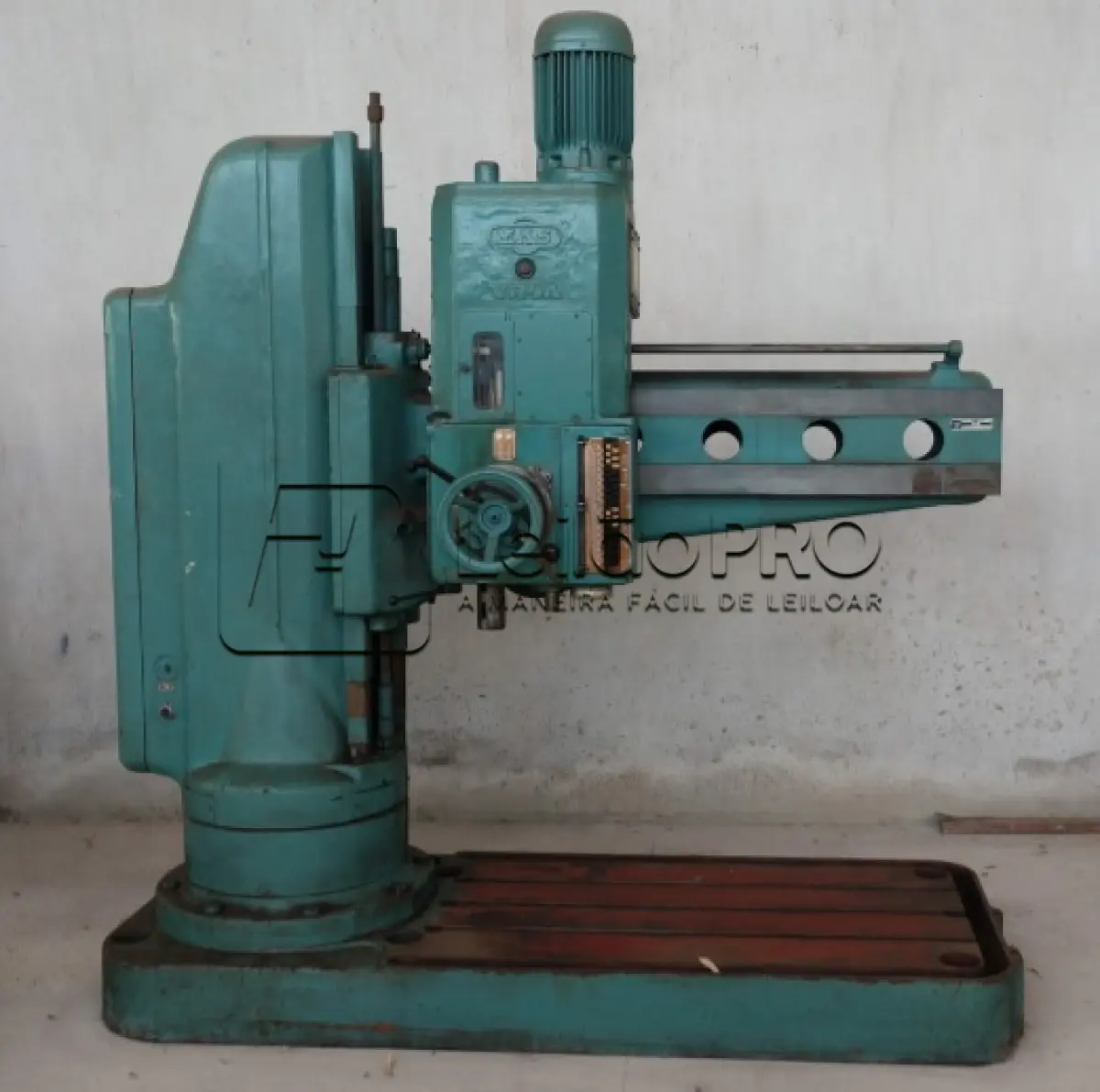 LOTE 003 - UMA FURADEIRA RADIAL MAS VR4A