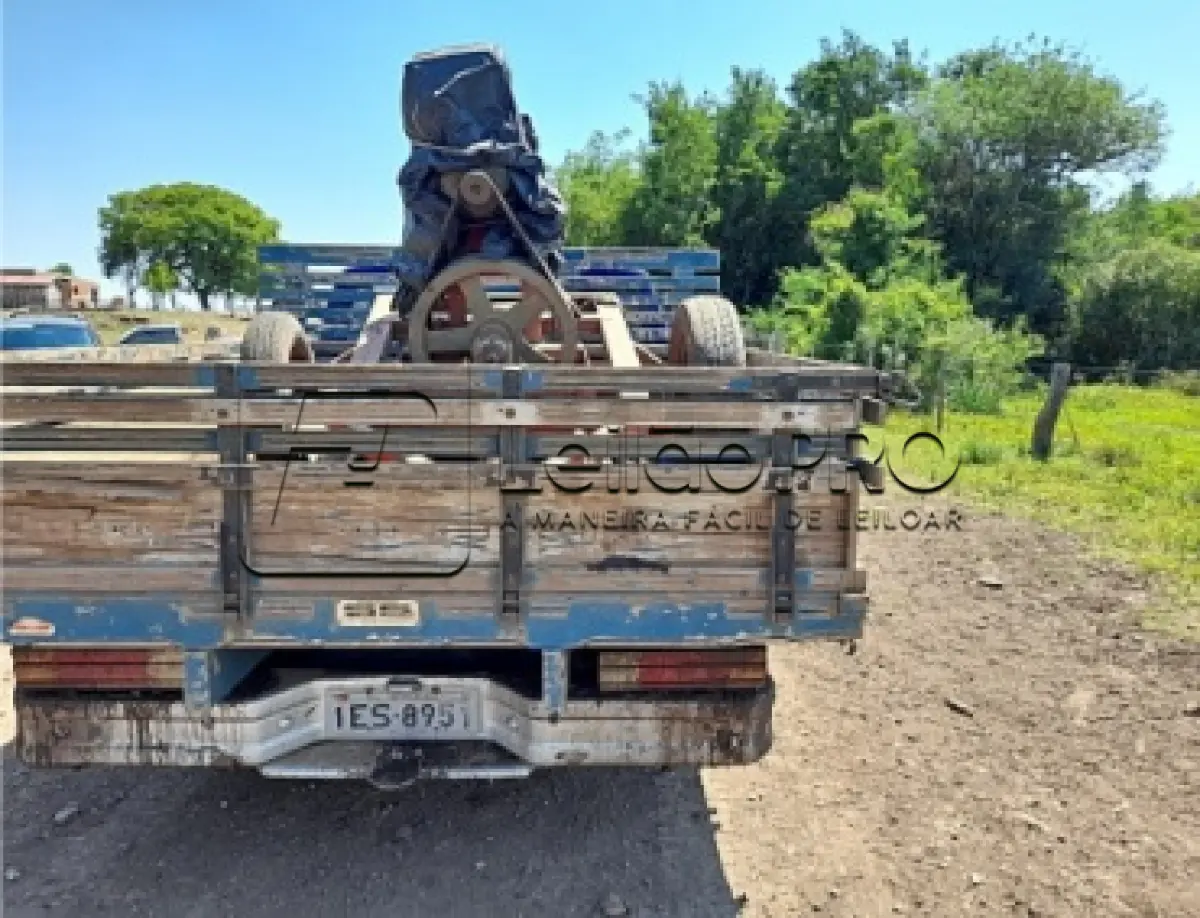 LOTE 001 - CAMIONETA F1000 HSD XL