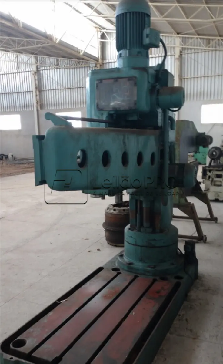 LOTE 003 - UMA FURADEIRA RADIAL MAS VR4A