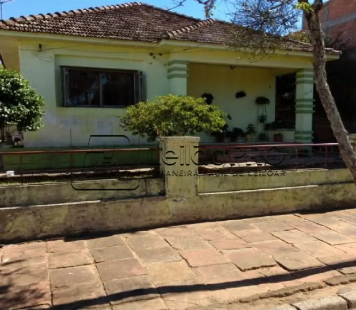 LOTE 001 - CASA E ESCRITORIOS