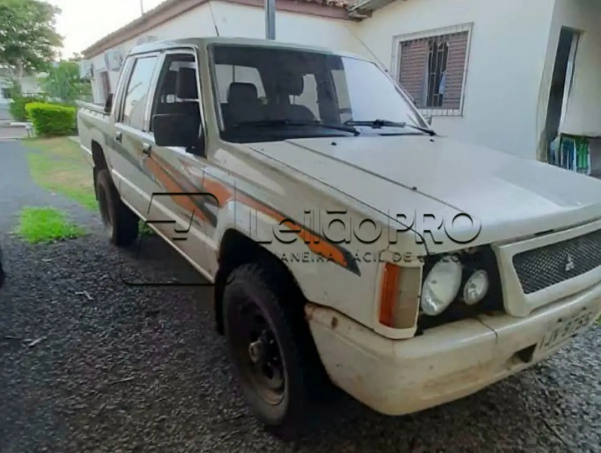 LOTE 006 - Mitsubishi L200