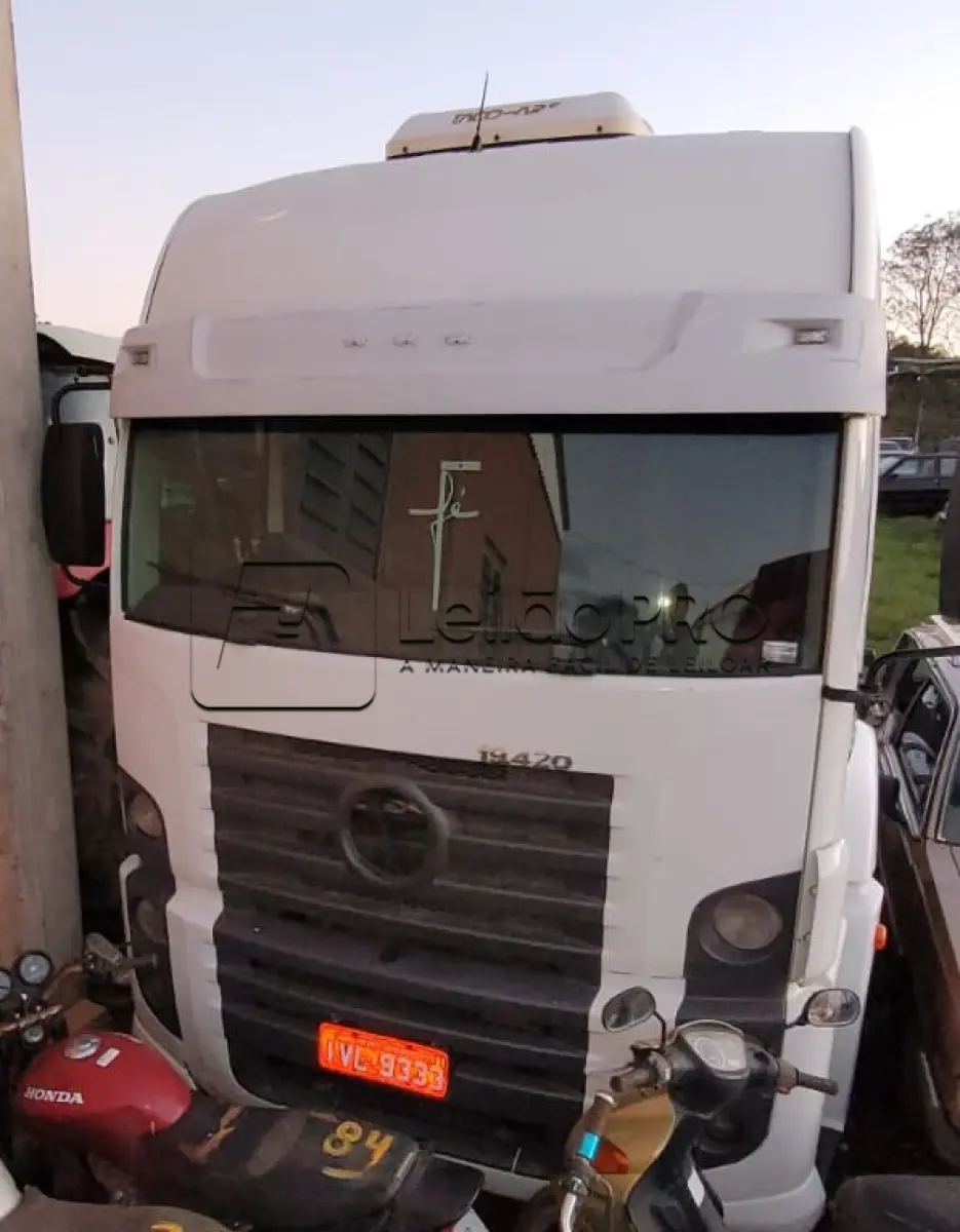LOTE 001 - CAMINHÃO/TRATOR MARCA/MODELO VW/19.420 CTC 4X2