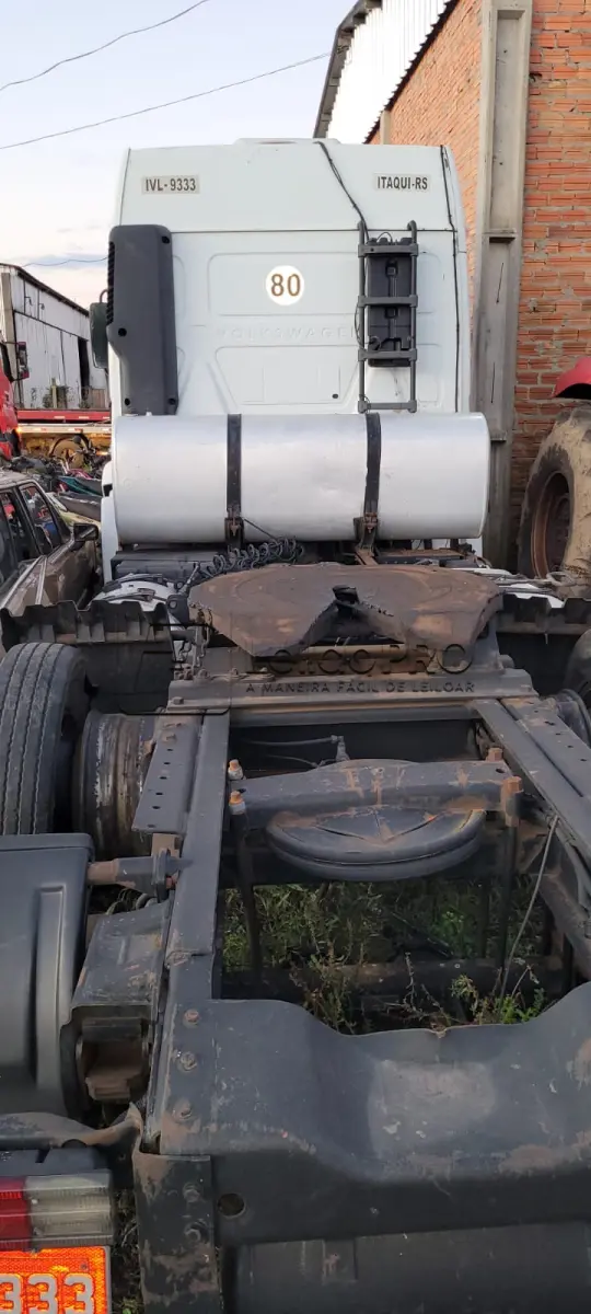 LOTE 002 - CAMINHÃO/TRATOR