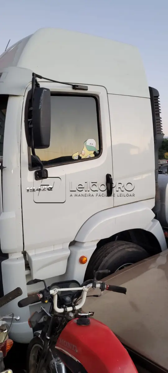 LOTE 002 - CAMINHÃO/TRATOR