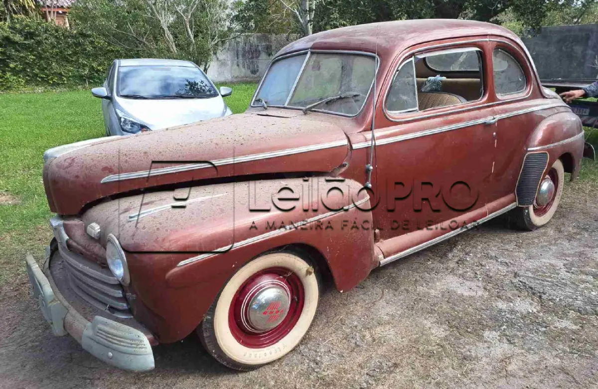 LOTE 001 - Automóvel IMP/FORD Coupê