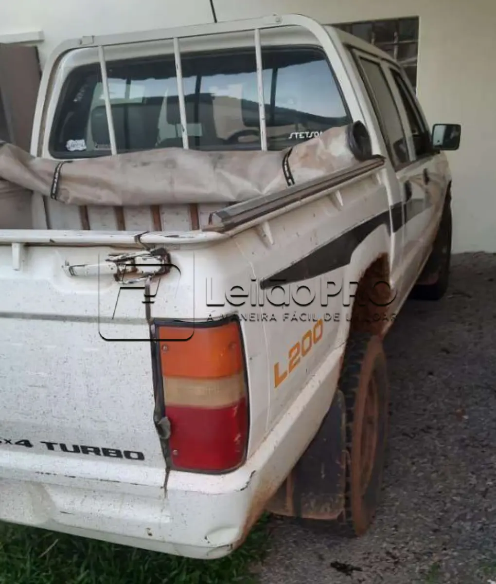 LOTE 006 - Mitsubishi L200