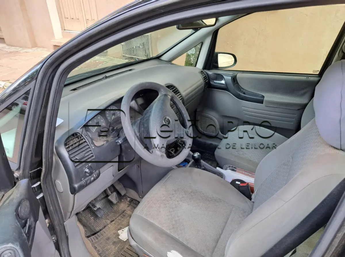 LOTE 001 - AUTOMOVEL GM/ZAFIRA CONFORT