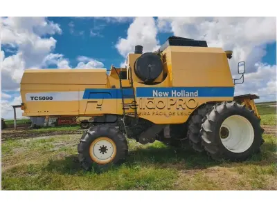 LOTE 001 - UMA COLHEITADEIRA