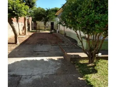 LOTE 001 - CASA E ESCRITORIOS