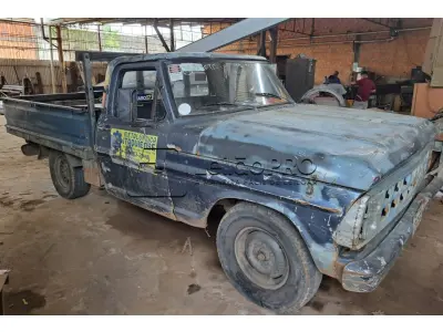 LOTE 001 - CAMINHONETE FORD/F1000