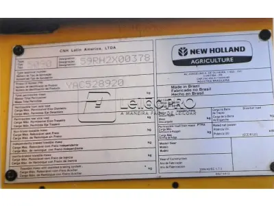 LOTE 001 - UMA COLHEITADEIRA