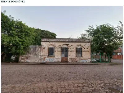 LOTE 001 - Uma casa de material, situada a Rua Afonso Escobar nº 851