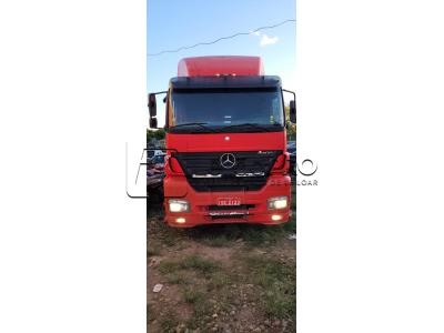 LOTE 001 - UM CAMINHÃO/TRATOR MARCA/MODELO M. BENZ/AXOR 2544 S