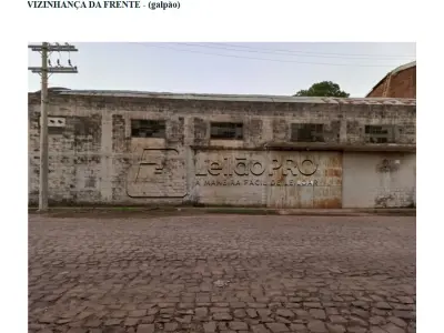 LOTE 001 - Uma casa de material, situada a Rua Afonso Escobar nº 851