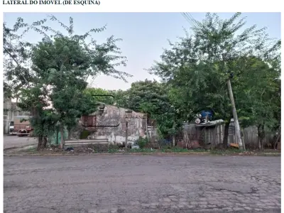 LOTE 001 - Uma casa de material, situada a Rua Afonso Escobar nº 851