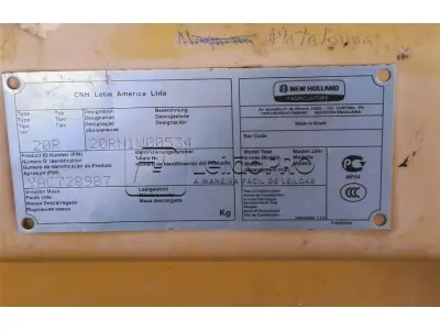 LOTE 001 - UMA COLHEITADEIRA