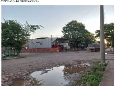 LOTE 001 - Uma casa de material, situada a Rua Afonso Escobar nº 851