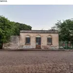 LOTE 001 - Uma casa de material, situada a Rua Afonso Escobar nº 851
