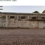 LOTE 001 - Uma casa de material, situada a Rua Afonso Escobar nº 851