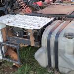 UM CAMINHÃO/TRATOR MARCA/MODELO M. BENZ/AXOR 2544 S