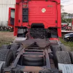 UM CAMINHÃO/TRATOR MARCA/MODELO M. BENZ/AXOR 2544 S